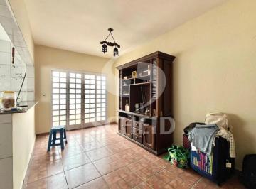 Casa · 203m² · 4 Quartos · 2 Vagas · Casa a venda de 161,00m² útil, com 4 quartos e 2 vagas no Jardim Canaã !