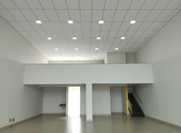 Comercial · 300m² · 1 Vaga · Galpão disponível para locação no bairro Novo Mundo em Uberlândia-MG
