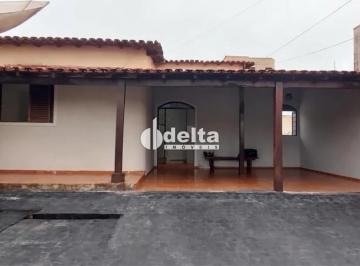 Casa · 300m² · 3 Quartos · 5 Vagas · Casa com 3 quartos sendo 1 suíte disponível para venda no bairro Vigilato Pereira em Uberlândia-MG