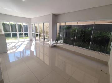 Casa · 115m² · 3 Quartos · 2 Vagas · Casa em condomínio com 3 suítes disponível para locação no bairro Granja Marileusa em Uberlândia-MG