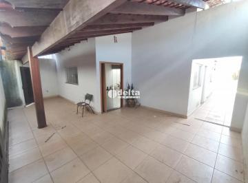 Casa · 300m² · 3 Quartos · 2 Vagas · Casa com 3 quartos sendo 1 suíte, disponível para Locação no bairro Jardim Patrícia em Uberlândia-MG