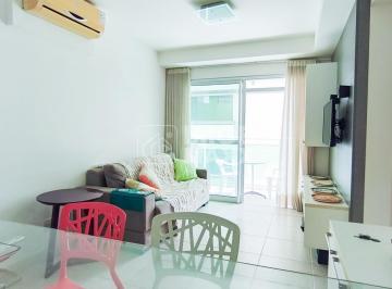 Sala de jantar, TV e varanda · Apartamento à venda em Jatiúca, Maceió, 74m², 2 quartos