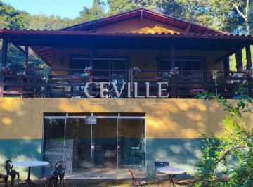 Casa · 300m² · 4 Quartos · Casa 4 quartos com ótima privacidade em condomínio