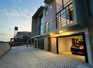Casa · 180m² · 2 Quartos · 1 Vaga · Casa em Condomínio em Garopaba no Ferraz