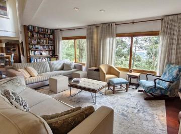 Casa · 350m² · 4 Quartos · 4 Vagas · Casa no condomínio Parque Petrópolis - 4º Seção para venda com 4 quartos, 350m²