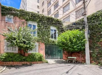 Casa · 247m² · 4 Quartos · 3 Vagas · Casa de vila para venda em Aclimação com 4 quartos, sendo 1 suíte, 247m²