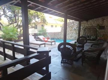 Casa · 356m² · 4 Quartos · 3 Vagas · Casa à venda em Laranjeiras: 356m², 4 quartos, 3 vagas
