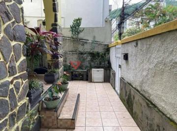 Casa · 146m² · 4 Quartos · Casa à Venda no Humaitá: 146m², 4 quartos, 2 banheiros