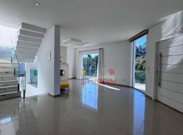 23f5a08ca571f0d6f496f53f453acda50895d92d · Excelente casa em condomínio fechado em Arujá