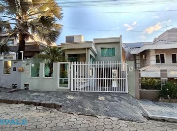 Casa · 178m² · 3 Quartos · 2 Vagas · Casa mobiliada com 3 pavimentos, 3 dormitórios sendo 1 suíte, área de festas com piscina