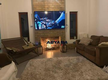bc63325363ded8dbb0baf16fc76eb5bb76add568 · CASA COM 250 M2 - 03 QUARTOS (01 SUÍTE) - 03 VAGAS