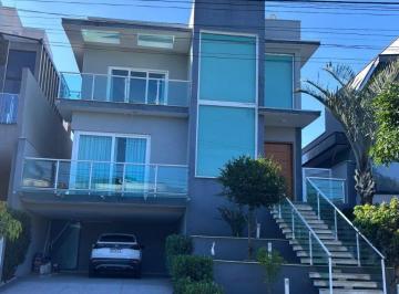 Casa · 306m² · 3 Quartos · 4 Vagas · Sobrado com 4 suítes, energia solar e área gourmet no Condomínio Real Park Arujá – Aruja