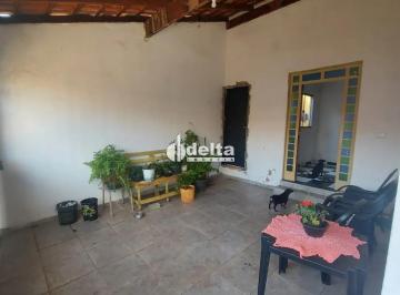 Casa · 240m² · 3 Quartos · 1 Vaga · Casa com 3 quartos sendo 1 suíte disponível para venda no bairro Guarani em Uberlândia-MG