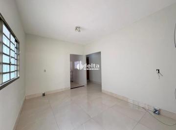 Casa · 250m² · 3 Quartos · 3 Vagas · Casa com 3 quartos sendo 1 suíte disponível para venda no bairro Laranjeiras em Uberlândia-MG