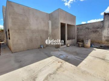 Casa · 250m² · 3 Quartos · 2 Vagas · Casa com 3 quartos sendo 1 suíte disponível para venda no bairro São Jorge em Uberlândia-MG