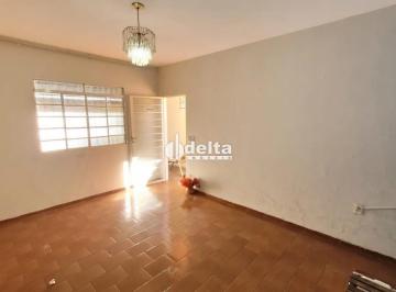 Casa · 300m² · 3 Quartos · 2 Vagas · Casa com 3 quartos disponível para venda no bairro Segismundo Pereira em Uberlândia-MG