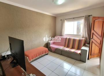 Casa · 219m² · 3 Quartos · 1 Vaga · Casa com 3 quartos disponível para venda no bairro Minas Gerais em Uberlândia-MG.