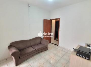 Comercial · 597m² · 4 Quartos · 2 Vagas · Prédio dsiponivel para venda no bairrio Santa Mônica em Uberlândia-MG