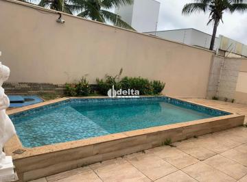 Casa · 360m² · 3 Quartos · 3 Vagas · Casa com 3 quartos sendo 2 suíte disponível para venda no bairro Jardim Karaíba em Uberlândia-MG