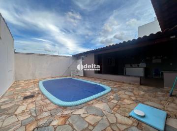 Casa · 250m² · 2 Quartos · 2 Vagas · Casa com 2 quartos sendo 1 suíte disponível para venda no bairro Jardim Patrícia em Uberlândia-MG