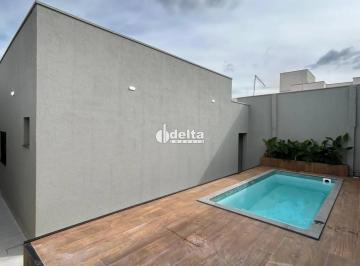 Casa · 308m² · 3 Quartos · 3 Vagas · Casa residencial com 3 quartos sendo 2 suítes disponível para venda no bairro Pampulha em Uberlândia