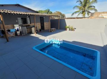 Casa · 261m² · 4 Quartos · 1 Vaga · Casa com 4 quartos sendo 1 suíte disponível para venda no bairro Presidente Roosevelt em Uberlândia-