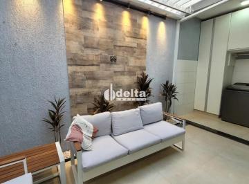 Casa · 150m² · 2 Quartos · 1 Vaga · Casa com 2 quartos sendo 1 suíte disponível para venda no bairro Novo Mundo em Uberlândia-MG
