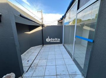 Casa · 250m² · 4 Quartos · 4 Vagas · Casa residencial com 4 quartos sendo 2 suítes disponível para locação e venda no bairro Alto Umuaram