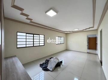 Casa · 300m² · 4 Quartos · 2 Vagas · Casa residencial com 4 quartos sendo 1 suíte disponível para locação e venda no bairro Jardim Ipanem