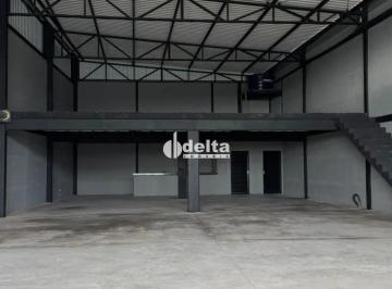 Comercial · 476m² · 1 Vaga · Galpão disponível para locação ou venda no bairro Novo Mundo em Uberlândia-MG