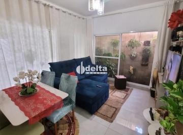 Casa · 240m² · 3 Quartos · 2 Vagas · Casa com 3 quartos sendo 1 suite disponível para venda no bairro Jardim das Palmeiras em Uberlândia-