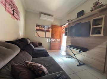 Casa · 250m² · 2 Quartos · 4 Vagas · Casa residencial com 2 quartos disponível para venda no bairro Cidade Jardim em Uberlândia-MG