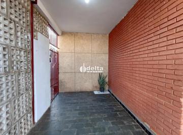 Casa · 400m² · 2 Quartos · 2 Vagas · Colônia disponivel para venda no bairro Novo Mundo em Uberlândia-MG