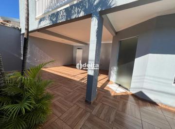 Casa · 250m² · 3 Quartos · 2 Vagas · Casa residencial com 3 quartos sendo 1 suíte disponível para venda no bairro Santa Rosa em Uberlândi