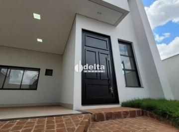 Casa · 432m² · 3 Quartos · 4 Vagas · Casa residencial com 3 suítes disponível para venda no bairro Cidade Jardim em Uberlândia-MG
