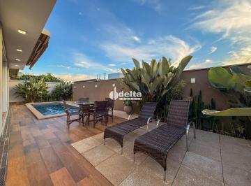 Casa · 452m² · 3 Quartos · 2 Vagas · Casa com 3 quartos sendo  suíte disponível para venda no bairro Granja Marileusa em Uberlândia-MG