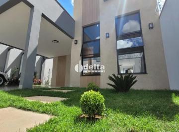 Casa · 250m² · 3 Quartos · 3 Vagas · Casa com 3 suítes disponível para venda no bairro Jardim Europa em Uberlândia-MG.