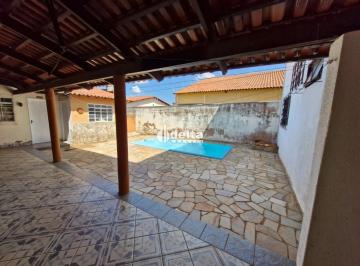 Casa · 250m² · 3 Quartos · 2 Vagas · Casa estilo sobrado com 3 quartos disponível para venda no bairro Cidade Jardim em Uberlândia-MG.