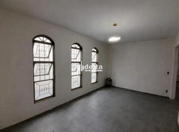 Casa · 360m² · 4 Quartos · 4 Vagas · Casa com 3 quartos, sendo 1 suíte, disponível para venda no bairro Vigilato Pereira em Uberlândia - 
