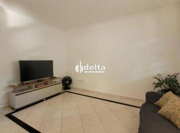 Casa · 300m² · 4 Quartos · 2 Vagas · Casa residencial com 4 quartos sendo 2 suítes disponível para venda no bairro Vigilato Pereira em Ub
