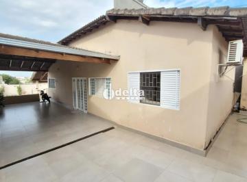 Casa · 300m² · 3 Quartos · 2 Vagas · Casa residencial com 3 quartos sendo 1 suíte disponível para venda no bairro Presidente Roosevelt em