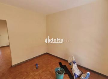 Casa · 300m² · 3 Quartos · 2 Vagas · Casa com 3 quartos sendo 1 suite disponível para venda no bairro Granada em Uberlândia-MG.