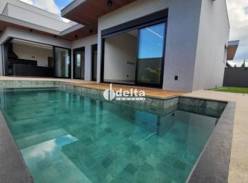 Casa · 456m² · 3 Quartos · 2 Vagas · Casa em condomínio com 3 quartos, sendo 2 suítes, disponível para venda no bairro Granja Marileusa,