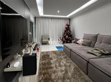 Casa · 330m² · 3 Quartos · 3 Vagas · Casa com 3 quartos sendo 3 suítes disponível para venda no bairro Umuarama em Uberlândia-MG