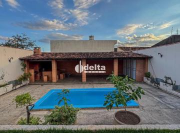 Casa · 520m² · 3 Quartos · 4 Vagas · Casa residencial com 3 quartos sendo 2 suítes disponível para venda no bairro Brasil em Uberlândia-M