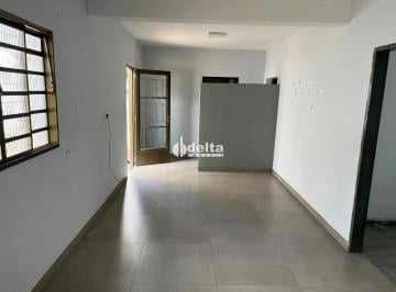 Casa · 360m² · 6 Quartos · 4 Vagas · Casa residencial com 6 quartos sendo 1 suíte disponível para venda no bairro Santa Mônica em Uberlân