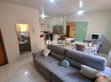 Casa · 262m² · 6 Quartos · 3 Vagas · Casa com 3 quartos disponível para venda no bairro Minas Gerais em Uberlândia-MG