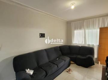 Casa · 300m² · 3 Quartos · 3 Vagas · Casa com 3 quartos, sendo 1 suíte, disponível para venda no bairro Shopping Park, em Uberlândia-MG.