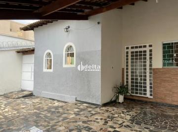 Casa · 280m² · 3 Quartos · 2 Vagas · Casa residencial com 3 quartos sendo 1 suíte disponível para venda no bairro Santa Mônica em Uberlân
