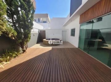 Casa · 514m² · 3 Quartos · 2 Vagas · Casa em condomínio com 3 suítes disponível para locação e venda no bairro Nova Uberlândia em Uberlân